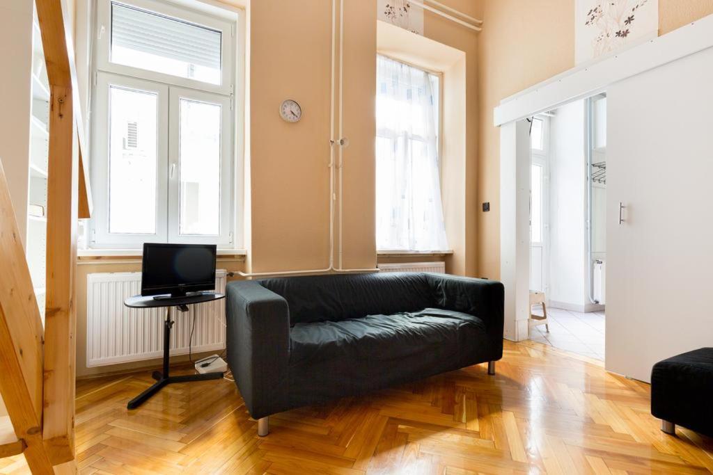 Szentkiralyi 5 - Double Basic In The City Center - Self-Check-In Budapest Luaran gambar