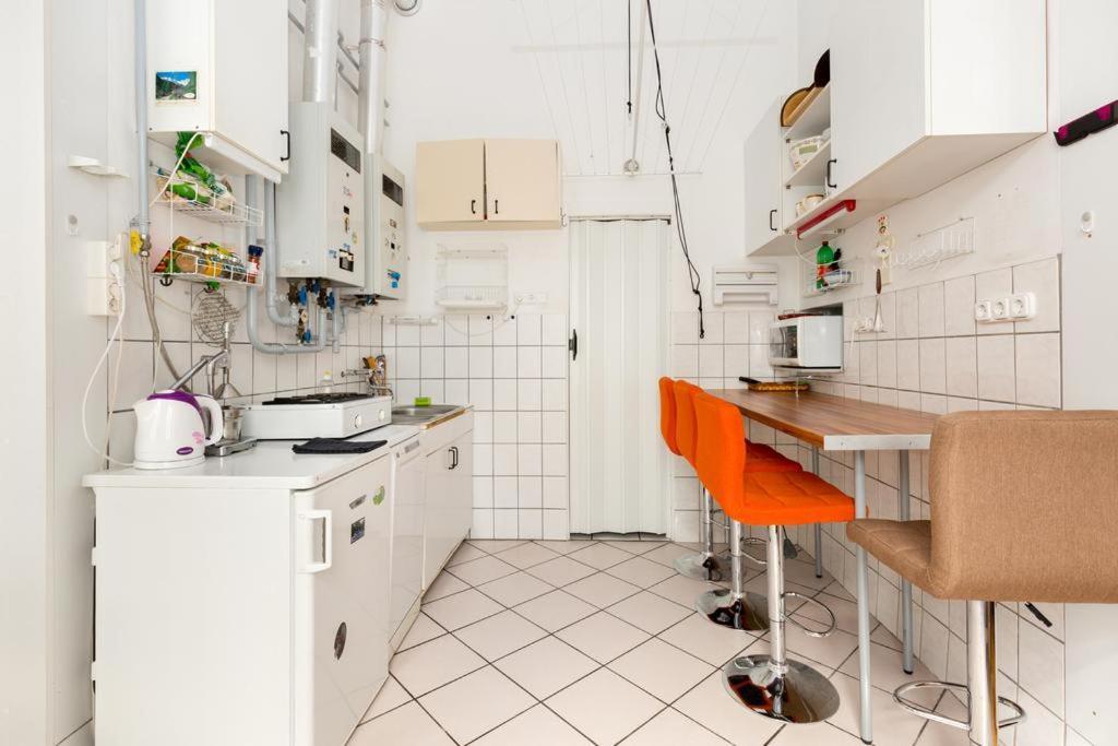 Szentkiralyi 5 - Double Basic In The City Center - Self-Check-In Budapest Luaran gambar