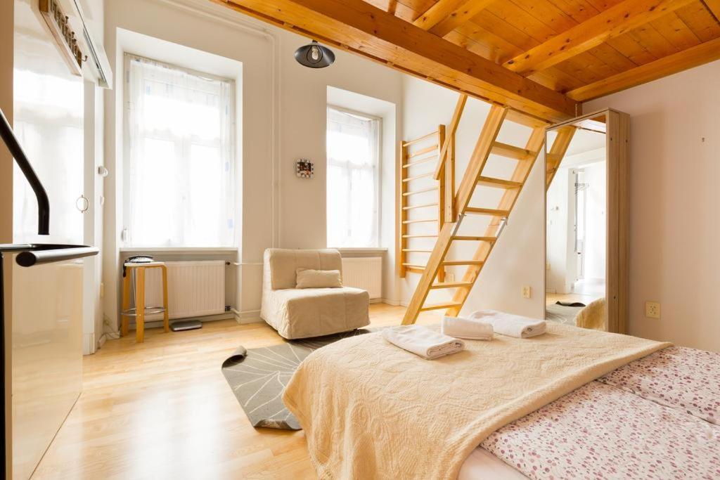 Szentkiralyi 5 - Double Basic In The City Center - Self-Check-In Budapest Luaran gambar