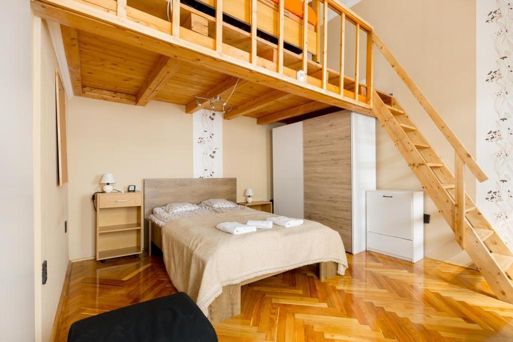 Szentkiralyi 5 - Double Basic In The City Center - Self-Check-In Budapest Luaran gambar