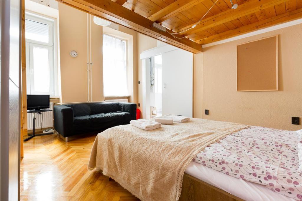 Szentkiralyi 5 - Double Basic In The City Center - Self-Check-In Budapest Luaran gambar
