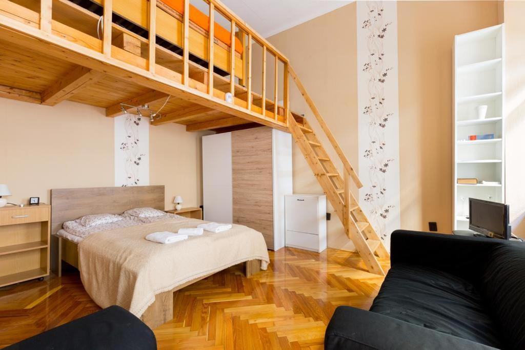 Szentkiralyi 5 - Double Basic In The City Center - Self-Check-In Budapest Luaran gambar